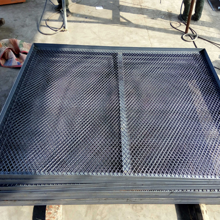 鋼板網(wǎng)護(hù)欄 鋼板網(wǎng)護(hù)欄