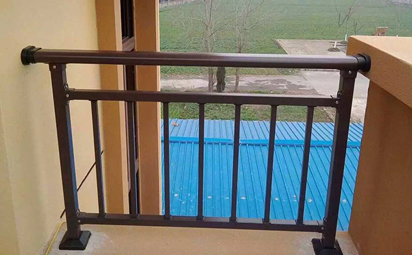 陽(yáng)臺(tái)護(hù)欄