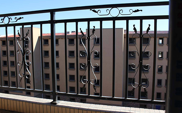 陽(yáng)臺(tái)護(hù)欄