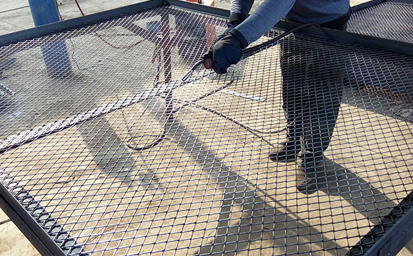 鋼板網(wǎng)護(hù)欄